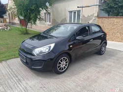 Negru Utilizat 2013 Kia Rio 2 Hatchback | 3.850 EUR