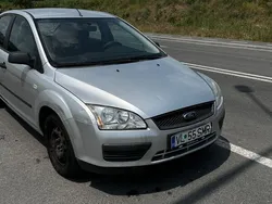 Gri Utilizat 2006 Ford Focus Trend Berlinǎ | 1.190 EUR (Preț bun)