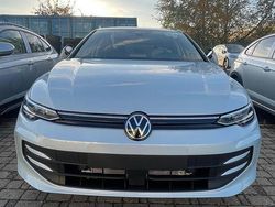 Culoarealbastru Nouă 2025 VW Golf VIII Life Hatchback | 27.977 EUR (Puțin scump)