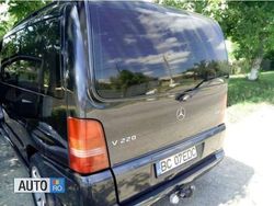 Negru Utilizat 2001 Mercedes V220 Monovolum | 5.000 EUR