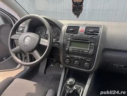 Gri Utilizat 2005 VW Golf V Hatchback | 2.250 EUR (Preț OK)