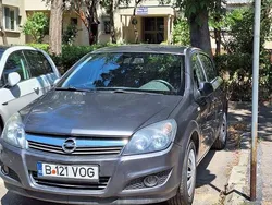 Gri Utilizat 2010 Opel Astra | 2.400 EUR (Preț bun)