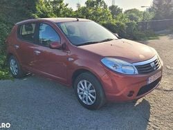 Culoarerosu Utilizat 2009 Dacia Sandero Hatchback | 1.400 EUR (Preț bun)