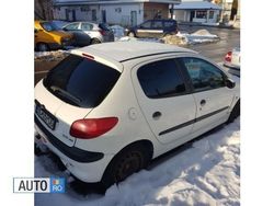Alb Utilizat 2001 Peugeot 206 Hatchback | 1.700 EUR