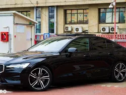 Culoarenegru Utilizat 2020 Volvo S60 Berlinǎ | 18.700 EUR (Super Preț)