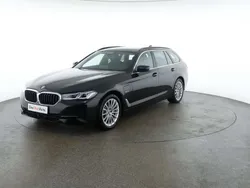 Negru metalic Utilizat 2022 BMW 530e Break | 39.350 EUR
