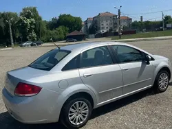 Utilizat 2010 Fiat Linea Berlinǎ | 2.100 EUR