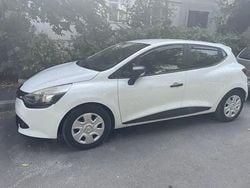 Alb Utilizat 2014 Renault Clio IV Hatchback | 7.000 EUR (Scump)