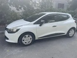 Alb Utilizat 2014 Renault Clio IV Hatchback | 6.500 EUR (Puțin scump)