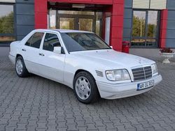 Utilizat 1994 Mercedes E300 Berlinǎ | 9.800 EUR