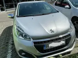Argintiu Utilizat 2017 Peugeot 208 Allure Hatchback | 9.000 EUR (Super Preț)