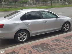 Argint Utilizat 2012 VW Jetta Trendline Berlinǎ | 4.999 EUR (Preț bun)