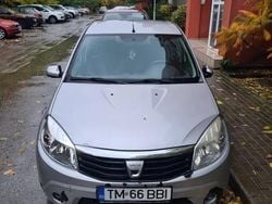Gri Utilizat 2009 Dacia Sandero Lauréate Hatchback | 2.850 EUR