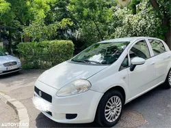 Alb Utilizat 2011 Fiat Punto Hatchback | 2.500 EUR
