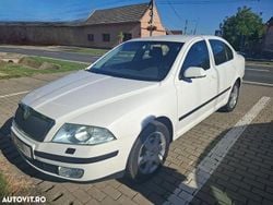 Culoarealb Utilizat 2006 Skoda Octavia Elegance Hatchback | 3.550 EUR (Preț OK)
