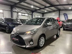 Gri Utilizat 2015 Toyota Yaris | 7.500 EUR (Super Preț)