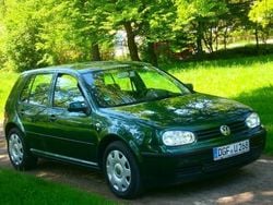 Verde Utilizat 2001 VW Golf IV Hatchback | 1.880 EUR