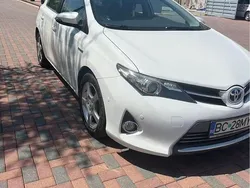 Culoarealb Utilizat 2014 Toyota Auris Hybrid Luna Hatchback | 9.499 EUR (Puțin scump)