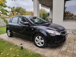 Negru Utilizat 2010 Kia Ceed Hatchback | 3.500 EUR (Preț bun)