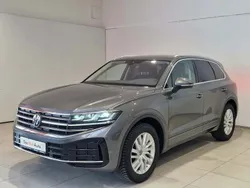 Gri inchis metalic Utilizat 2024 VW Touareg Elegance SUV | 61.850 EUR