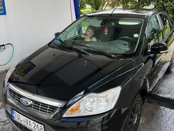 Culoarenegru Utilizat 2010 Ford Focus Titanium Hatchback | 2.299 EUR (Preț bun)