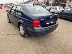 Albastru Utilizat 2001 VW Bora Berlinǎ | 1.999 EUR (Preț bun)
