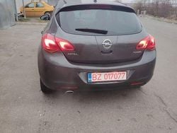 Culoaregri Utilizat 2011 Opel Astra Edition Hatchback | 4.050 EUR (Preț OK)