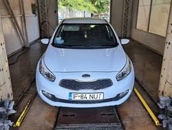 Alb Utilizat 2015 Kia Ceed 2 Hatchback | 6.750 EUR (Preț OK)