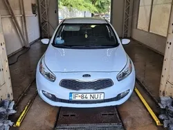 Alb Utilizat 2015 Kia Ceed 2 Hatchback | 6.750 EUR (Preț bun)