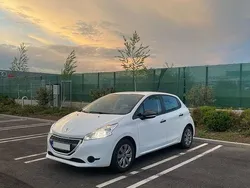 Alb Utilizat 2014 Peugeot 208 Hatchback | 4.400 EUR (Preț bun)