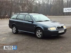 Gri Utilizat 2005 Skoda Octavia Break | 2.690 EUR (Preț bun)