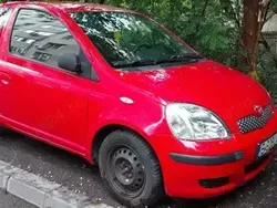 Rosu Utilizat 2004 Toyota Yaris Berlinǎ | 2.390 EUR
