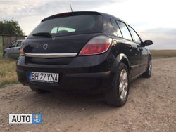 Negru Utilizat 2004 Opel Astra Hatchback | 3.500 EUR