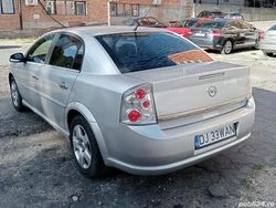 Utilizat 2006 Opel Vectra Berlinǎ | 2.500 EUR