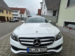 Alb Utilizat 2018 Mercedes E220 Berlinǎ | 24.000 EUR (Preț bun)