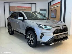 Argint Nouă 2024 Toyota RAV4 Hybrid Style SUV | 45.980 EUR (Puțin scump)