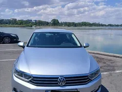 Gri Utilizat 2018 VW Passat Highline Berlinǎ | 18.000 EUR (Preț bun)