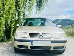 Auriu Utilizat 2003 VW Bora Berlinǎ | 1.000 EUR
