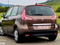 Culoaremaro Utilizat 2011 Renault Scénic III Monovolum | 3.699 EUR (Preț bun)