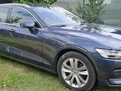 Albastru Utilizat 2019 Volvo V60 Momentum Break | 18.955 EUR (Scump)