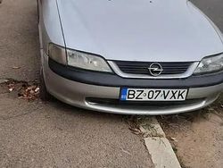 Argintiu Utilizat 1997 Opel Vectra Berlinǎ | 400 EUR