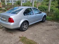 Utilizat 2004 VW Bora Berlinǎ | 1.000 EUR (Preț bun)