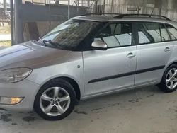 Argintiu Utilizat 2012 Skoda Fabia Break | 3.800 EUR (Puțin scump)