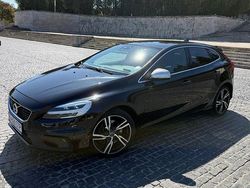 Culoarenegru Utilizat 2018 Volvo V40 R-Design Break | 13.800 EUR (Puțin scump)