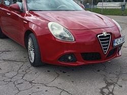 Culoarerosu Utilizat 2011 Alfa Romeo Giulietta Hatchback | 4.800 EUR (Puțin scump)