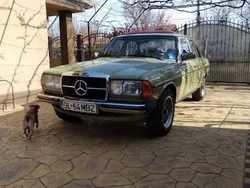 Utilizat 1974 Mercedes 240 Berlinǎ | 19.000 EUR