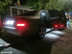 Galbeuriu Utilizat 2004 Mercedes E220 Classic Berlinǎ | 5.999 EUR (Puțin scump)