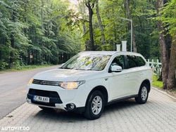 Culoarealb Utilizat 2014 Mitsubishi Outlander P-HEV SUV | 10.000 EUR (Super Preț)
