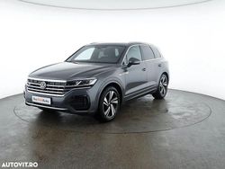 Gri deschis metalic Utilizat 2021 VW Touareg Style SUV | 55.950 EUR