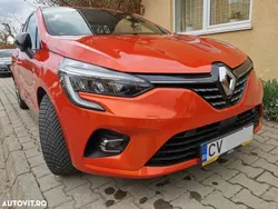 Portocaliu Utilizat 2023 Renault Clio V Techno | 14.300 EUR (Super Preț)